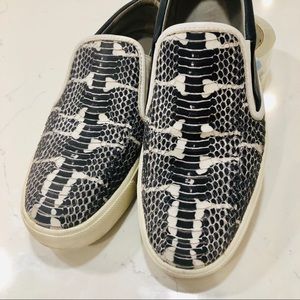 VINCE sz 8 rarely worn